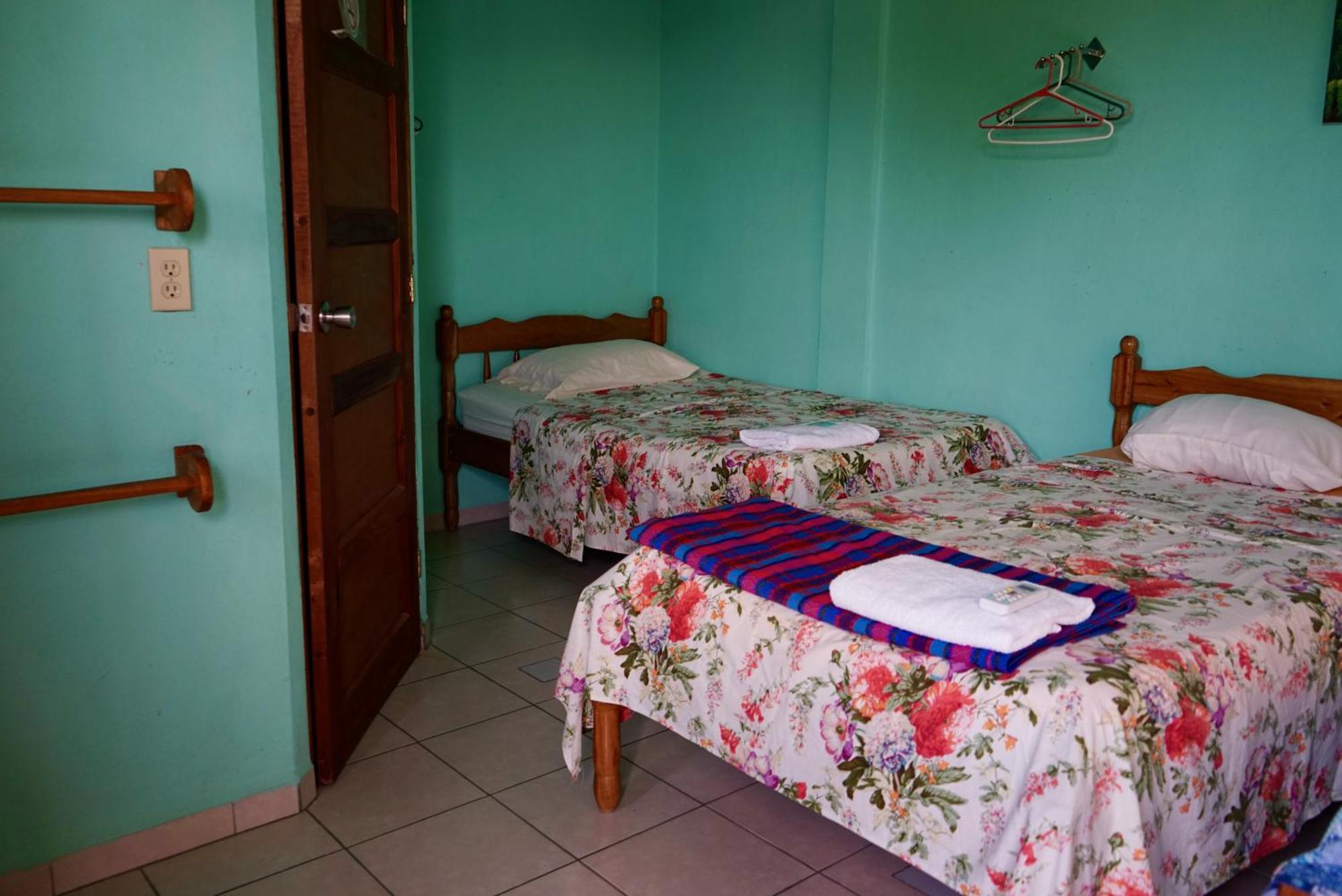 Hilltop Horizon Guesthouse San Ignacio Bagian luar foto